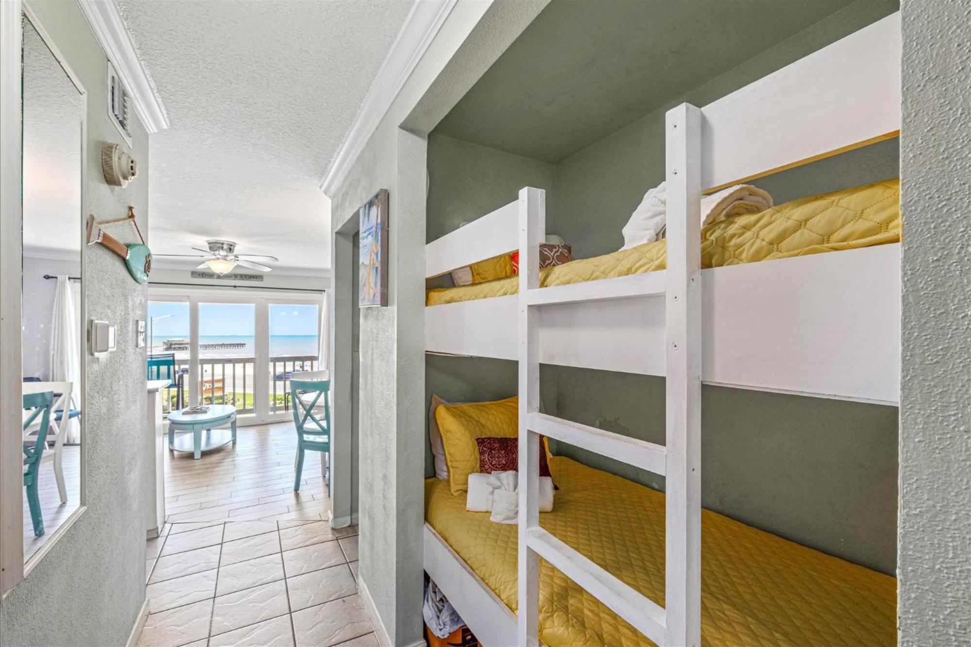 Charming Waterfront Condo ガルベストン エクステリア 写真