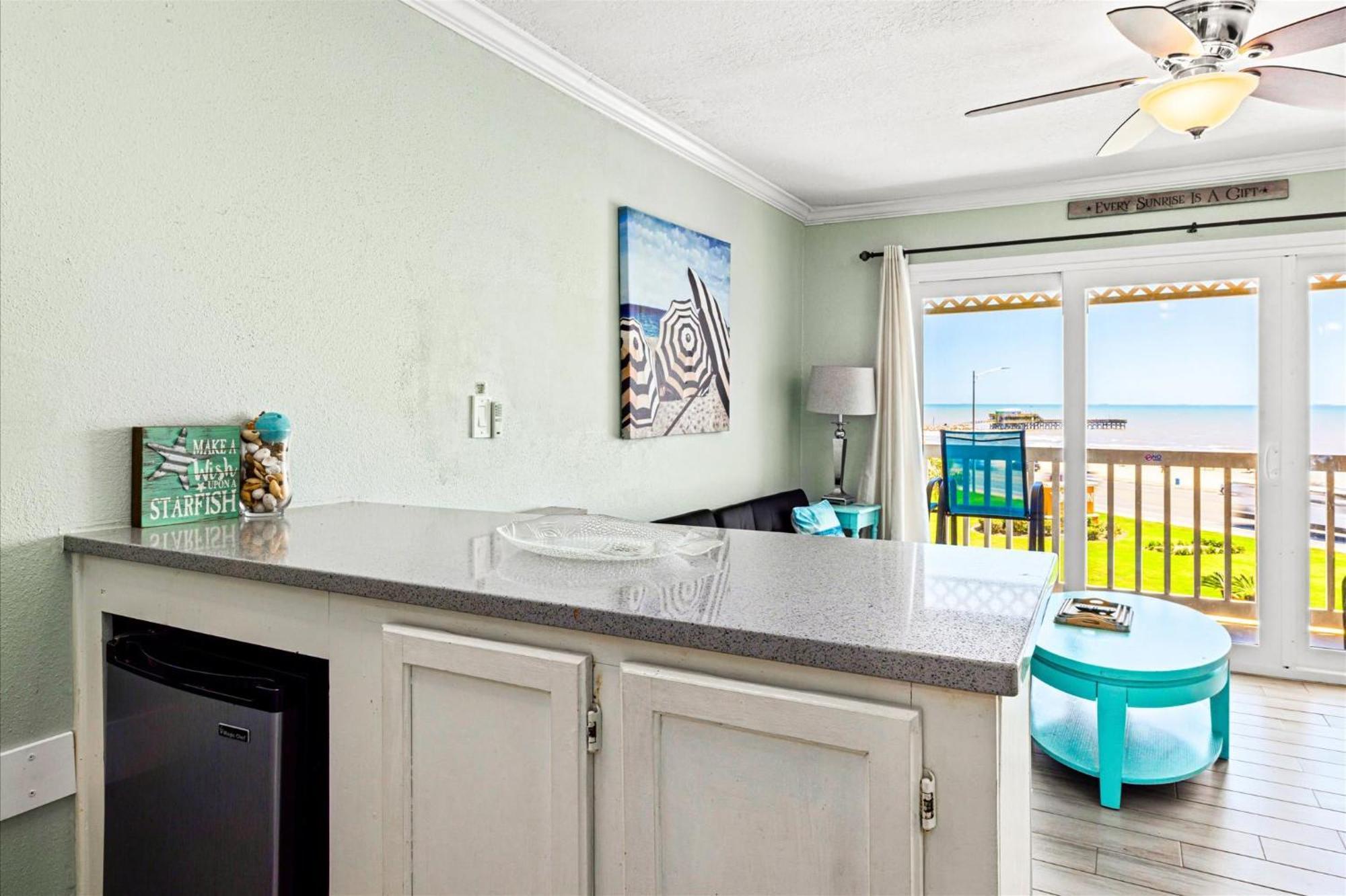 Charming Waterfront Condo ガルベストン エクステリア 写真
